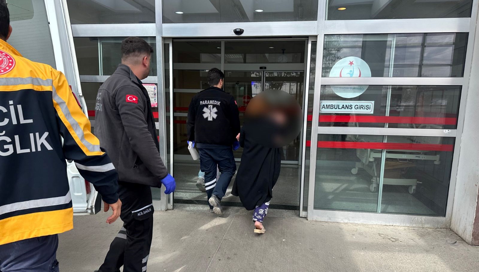 bebegin uzerine caydanlik devrildi bBUZTYF3.jpg