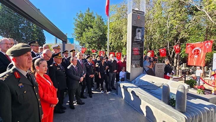 dunya tarihine damga vuran turk kahramanina anit ilk defa ucak gemisi batirmisti P9UCwN98.jpg