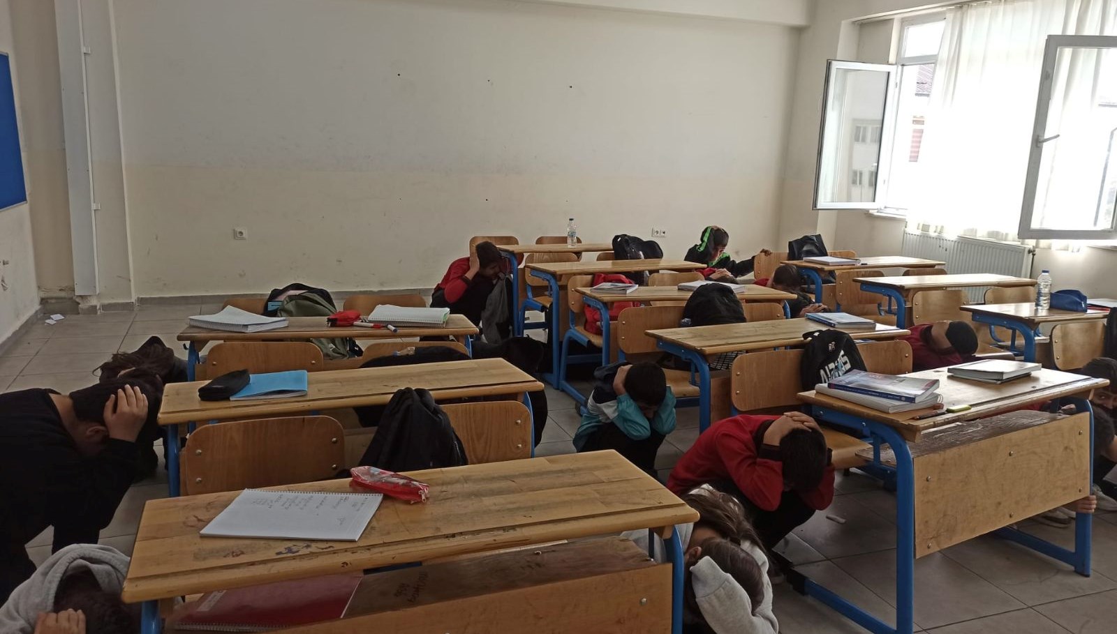 hakkaride okullarda tatbikat kWdxbaCY.jpg