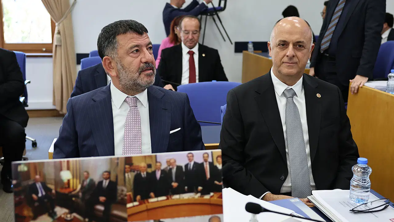 mecliste gergin butce gorusmeleri chpli agbabadan akpli vekile ahlaksiz adam cikisi AKXewYi3.jpg