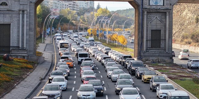 ankarada artan trafik sorununa arac suruculeri tepkili JhxpIymP.jpg