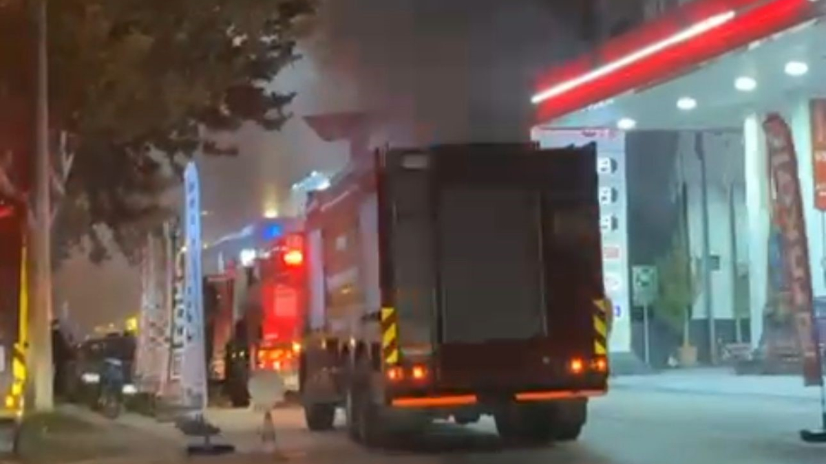 bursada sanayi sitesinde yangin benzin istasyonuna sicramadan sonduruldu BFP5UA1l.jpg