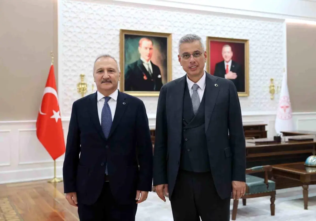 mhpden saglik bakanina ziyaret YU73kpy9.jpg