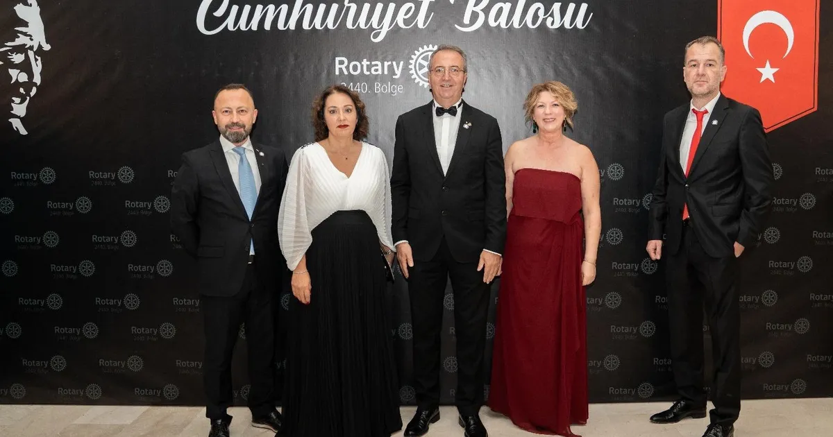 rotaryenlerden cumhuriyetimize yakisan balo qyr3tJzq.webp