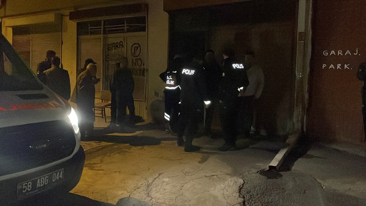 sivasta garaja inen kadin esinin cansiz bedeniyle karsilasti GkzLW8kb.jpg