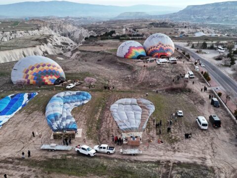Kapadokya’da balon turlarına rüzgar engeli